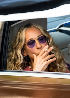 Sarah Jessica Parker as Carrie Bradshaw smoking on the set of "And Just Like That..."