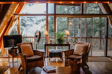 This Airbnb cabin in Shasta Lake has unparalleled views.