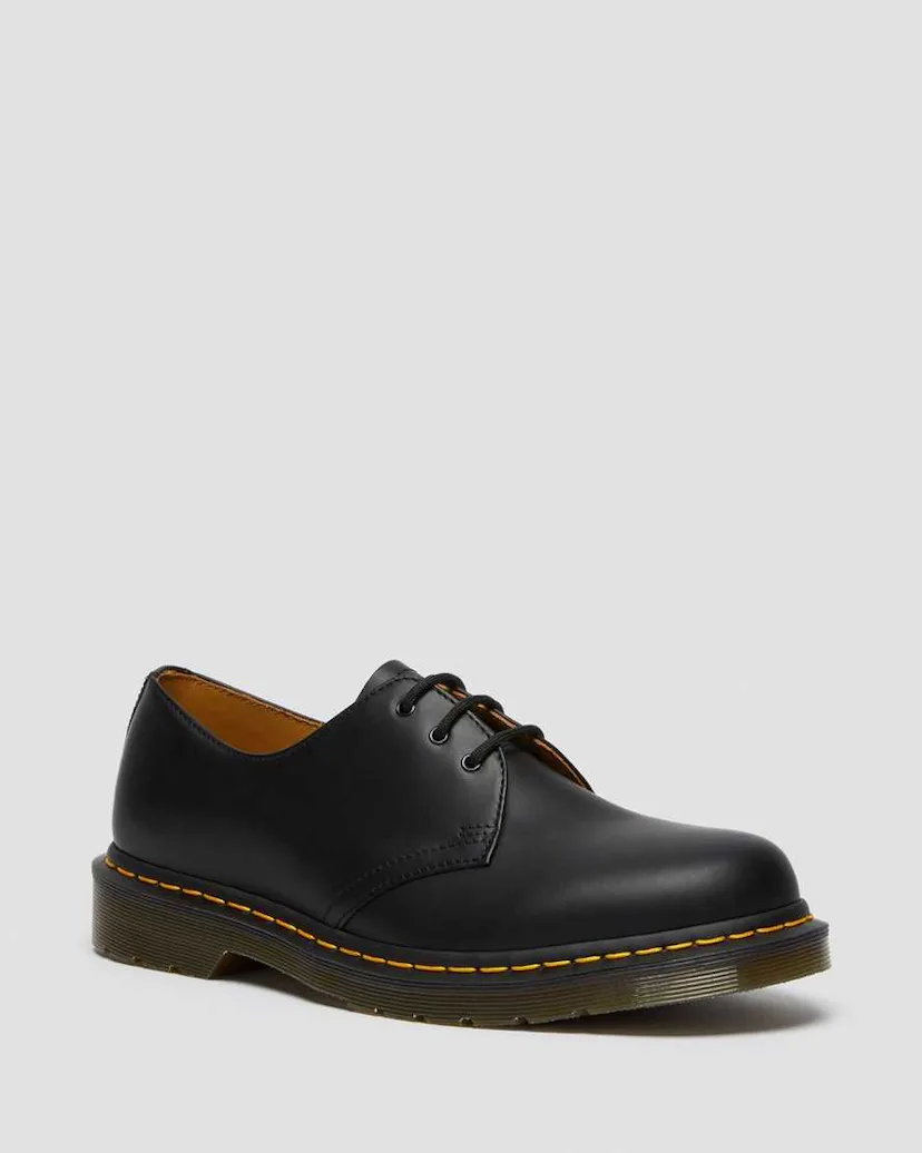 Blackpink's Rose Styled Her Dr. Martens With A Preppy Outfit Blackpink's Rose Styled Her Dr. Martens With A Preppy Outfit