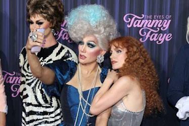 Jessica Chastain poses for photos with drag queens at the New York premiere for "The Eyes of Tammy F...