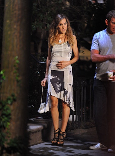 Sarah Jessica Parker films on location for "Sex And The City 2" on the Streets of Manhattan on Septe...