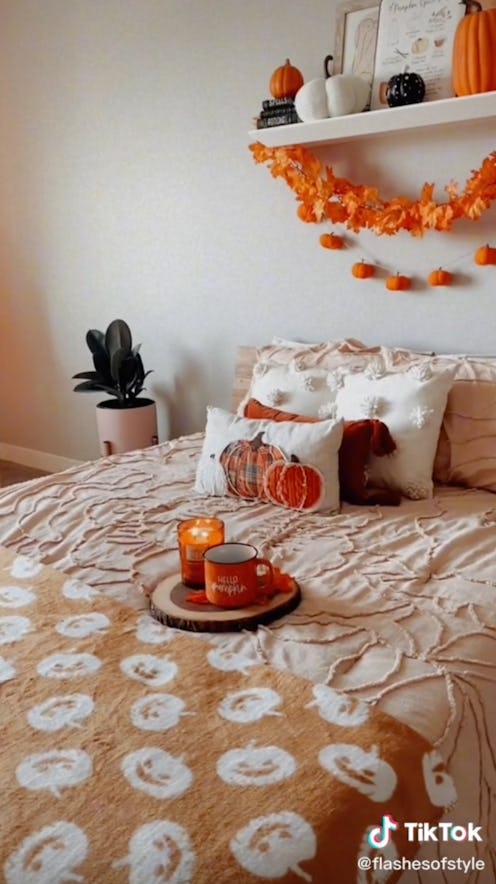 A TikTok featuring fall decoration ideas.
