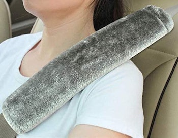 Amooca Faux Sheepskin Seat Belt Covers (2-Pack)