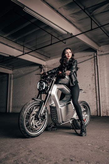 Electric bike maker Sondors has delayed shipment of its first motorcycle, the Metacycle.