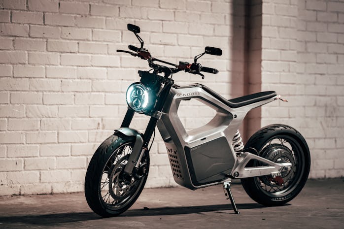 Electric bike maker Sondors has delayed shipment of its first motorcycle, the Metacycle.