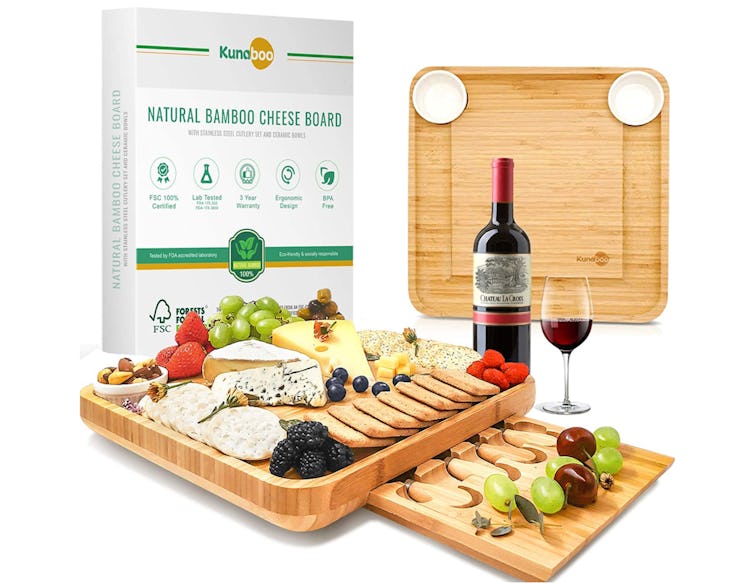 Kunaboo Bamboo cheese board and knife set