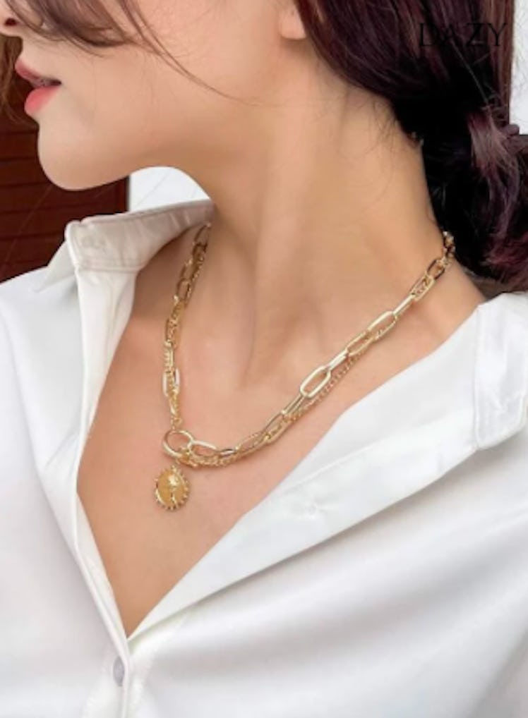 DAZY Figure Charm Chain Necklace