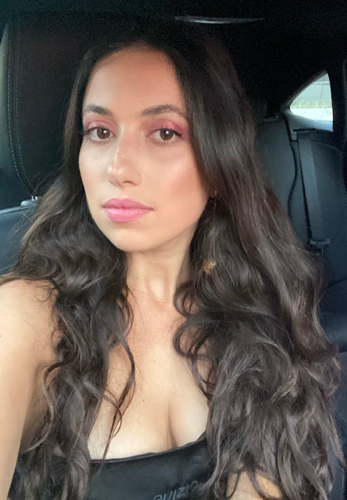 A woman wearing Uoma Beauty's Limited Edition Highlighter and posing for a selife