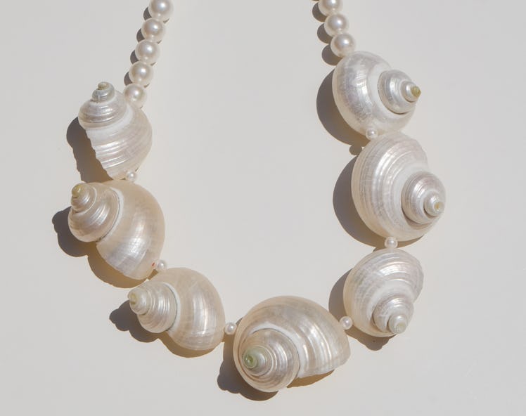 Veleria shell necklace from Luiny.