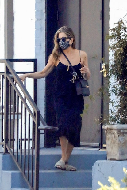Jennifer Aniston wearing Louis Vuitton Vintage Tote - Celebrity Style Guide