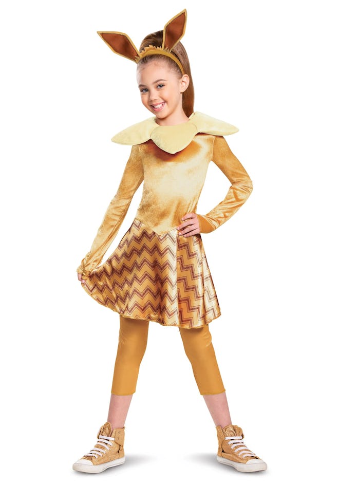 Girl wearing Eevee costume