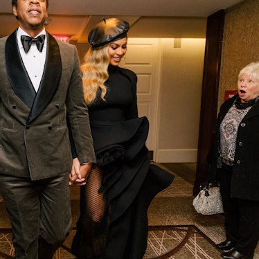 A woman gaping at Beyoncé and Jay-Z 