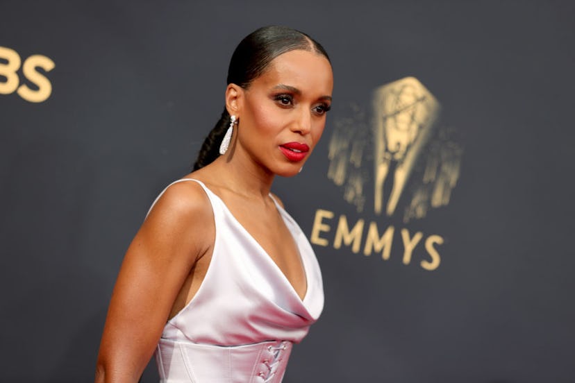 Kerry Washington paired a bold red lip with a smoky eye at the 2021 Emmys.