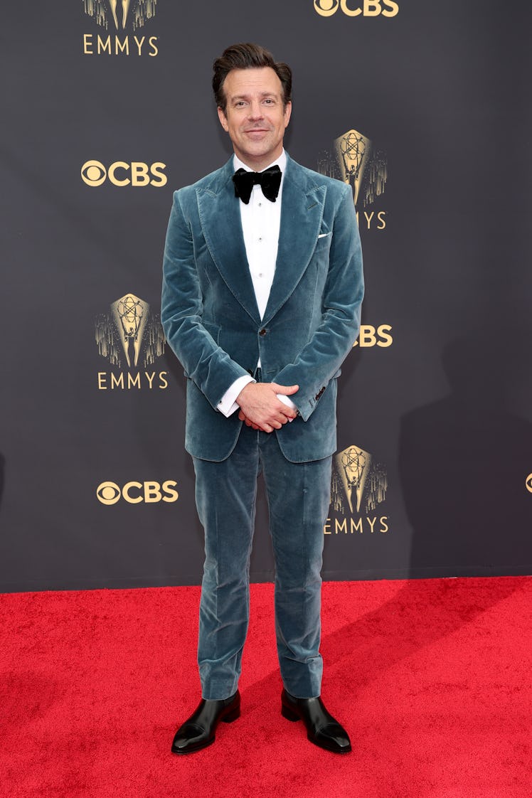 Jason Sudeikis in a grey velvet suit, a white shit and a black bow tie at the Emmys 2021