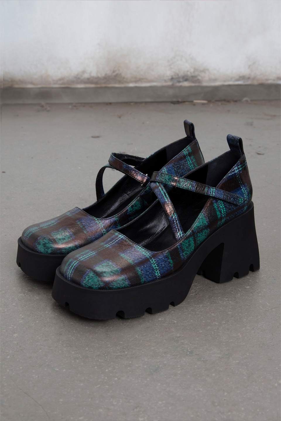 Best 90s & Y2K Style Platform Shoes Slides & Mary Janes