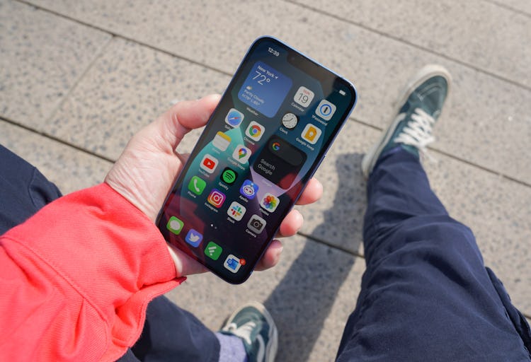 iPhone 13 and iPhone 13 mini review: display and smaller notch