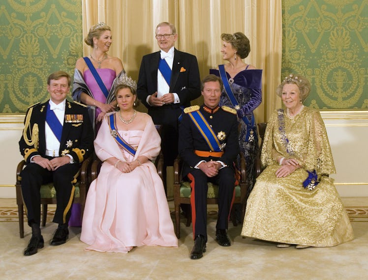 Various European royals in crowns.