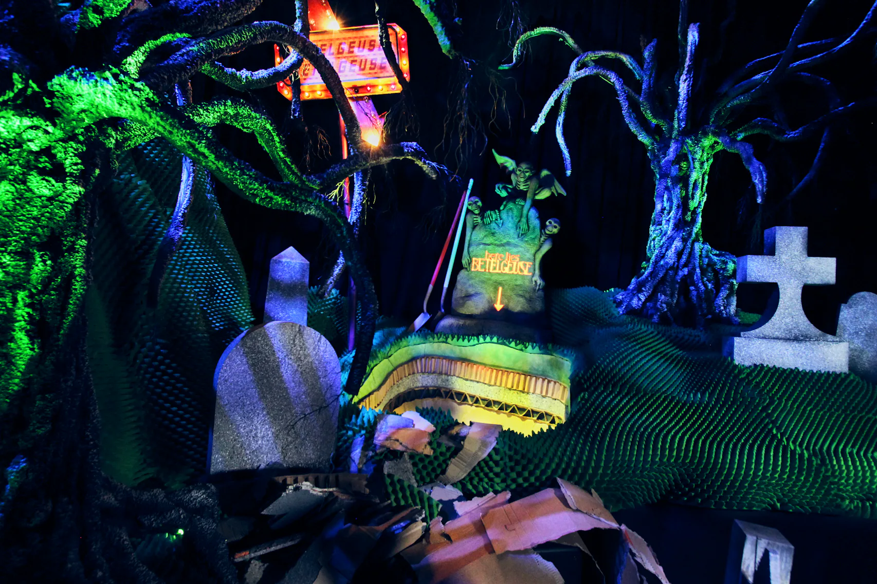 Halloween Horror Nights Beetlejuice bucket hat New Halloween Horror Nights 33 Hats, Bottle Carrier, and  main image 4