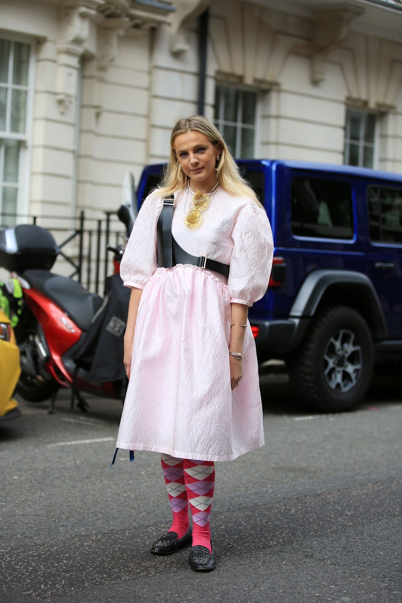 Street style at London Fashion Week Spring 2022.