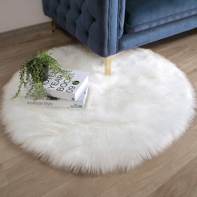 Ashler Faux Fur White Round Area Rug