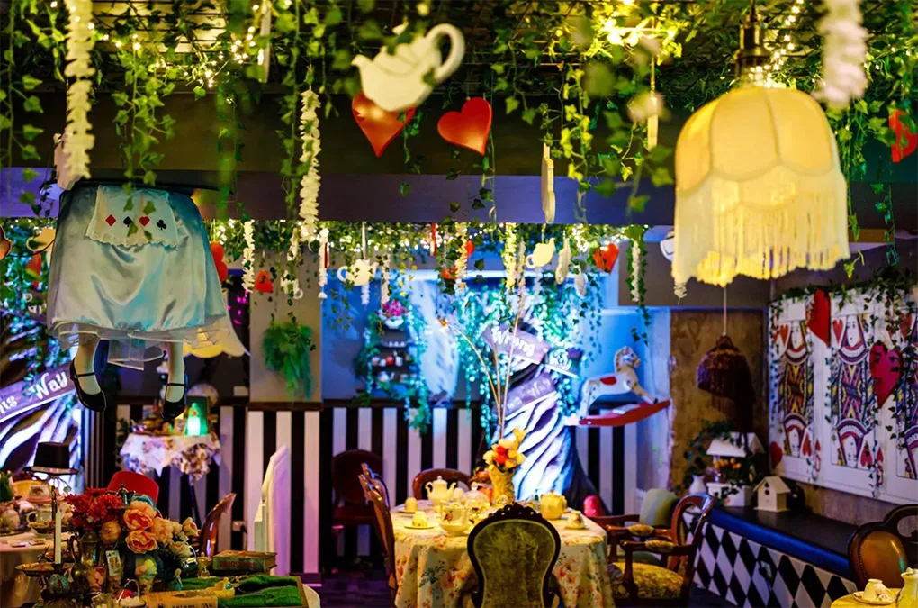 An 'Alice In Wonderland' Bar & Immersive Experience Is Coming To NYC