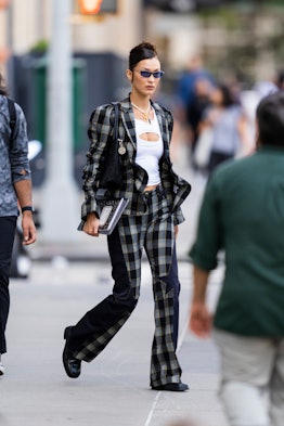 New York Streetstyle: Cropped Flare Jeans and Plaid Blazer