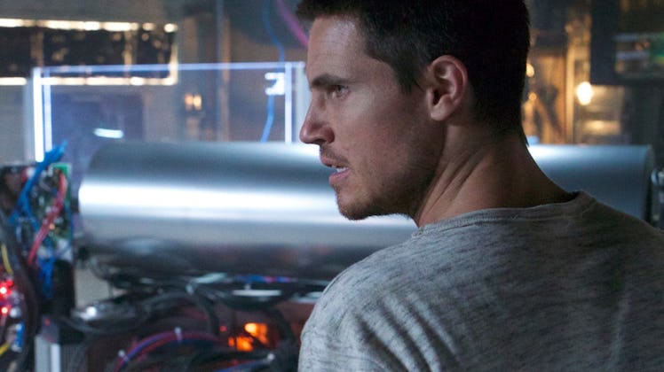 arq netflix robbie amell time loop travel