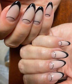 8 Classy Black Nail Designs To Try This Fall For A Moody Manicure 8 Classy Black Nail Designs To Try This Fall For A Moody Manicure