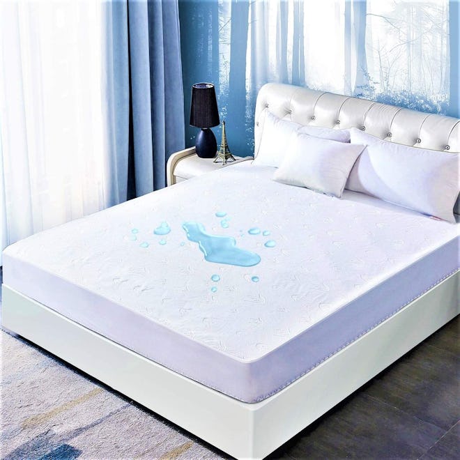 DOWNCOOL Ultra-Soft Breathable Bamboo Mattress Protector