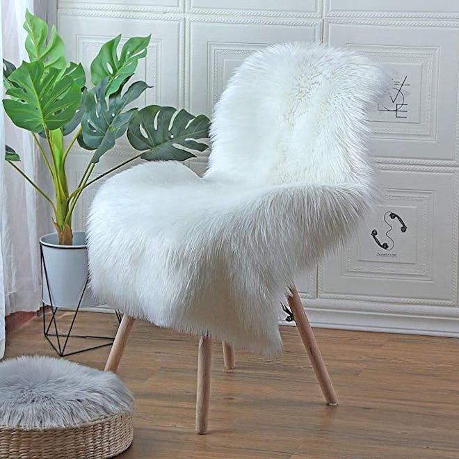 HZLHOU Faux Fur Throw Rug 