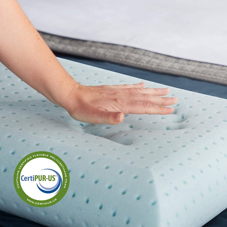 WEEKENDER Ventilated Gel Memory Foam Pillow