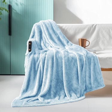 Exclusivo Mezcla Plush Fuzzy Large Fleece Throw Blanket
