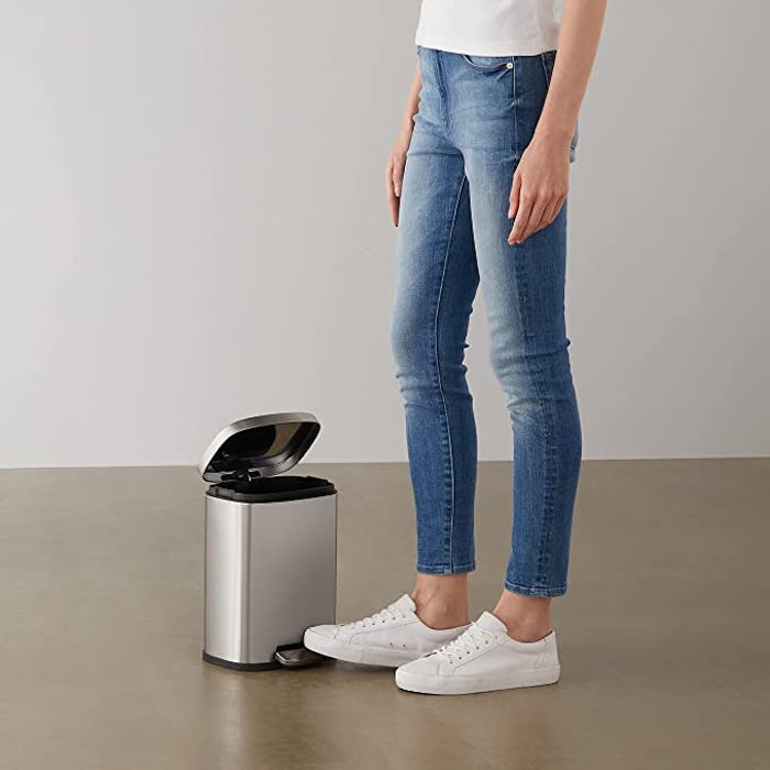 Amazon Basics 5 Liter Soft-Close Trash Can