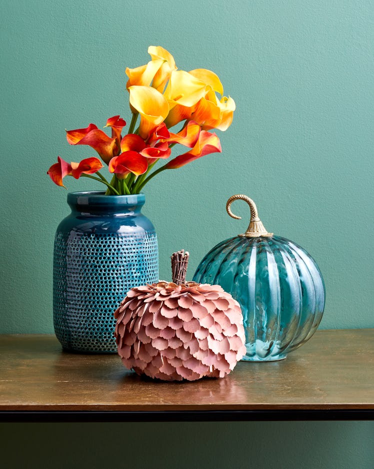 The HomeGoods.com website launch offers seasonal items and decor like pumpkins for sale.