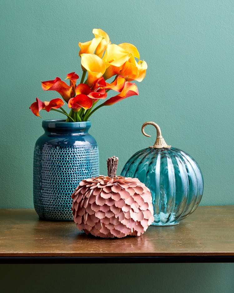 The HomeGoods.com website launch offers seasonal items and decor like pumpkins for sale. 