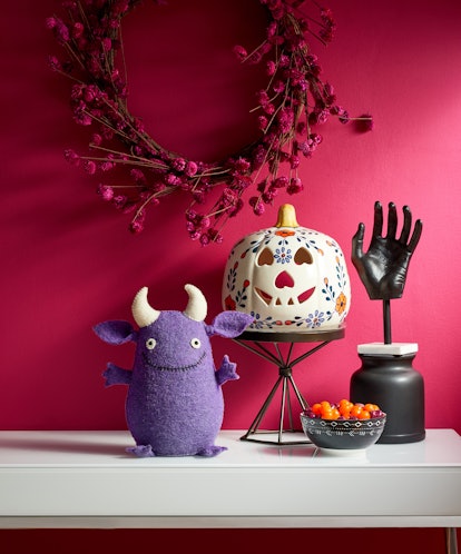 The HomeGoods.com launch has some Halloween decor ideas like pumpkins and monsters. 