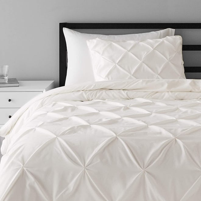 Amazon Basics Pinch-Pleat Duvet Cover Set