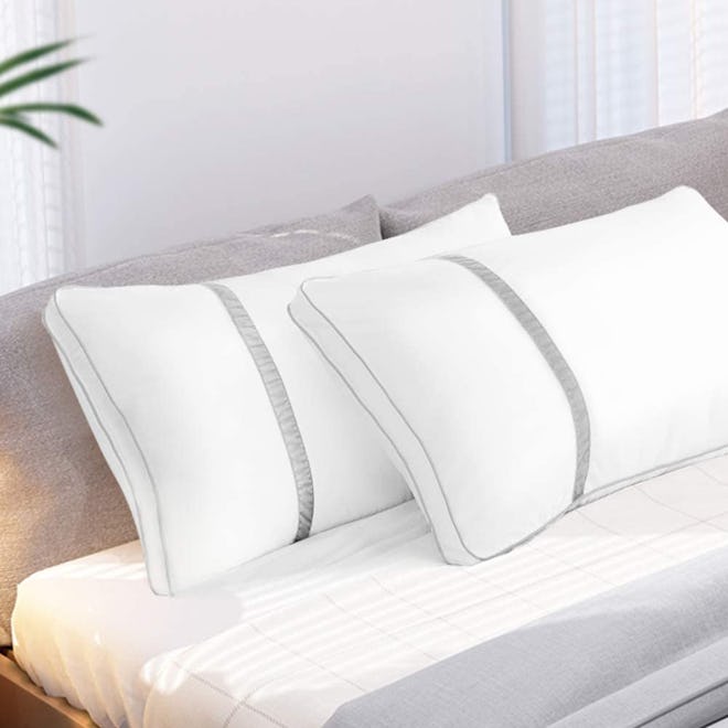 BedStory Hotel Pillows (2-Pack)