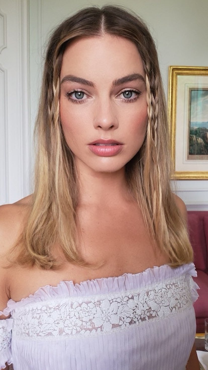 Margot Robbie, minimalist braided styles