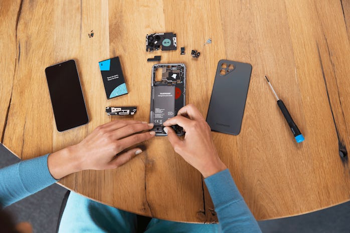 A look at the components of the Fairphone 4