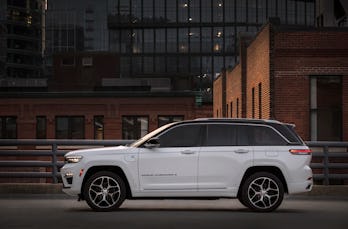 Jeep has unveiled a plug-in hybrid version of its Grand Cherokee SUV.