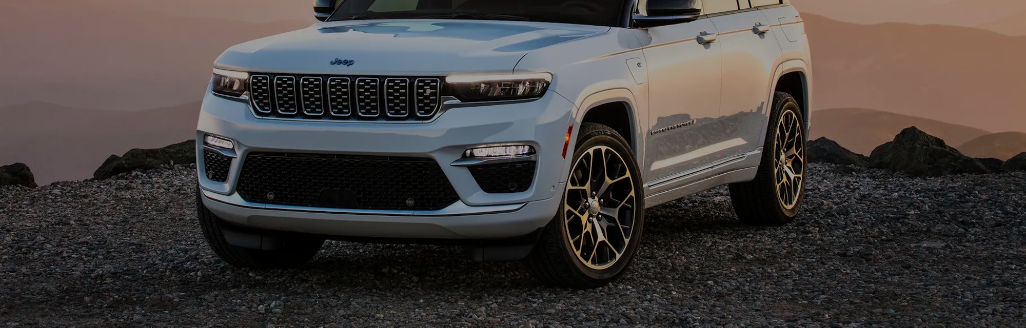 Jeep has unveiled a plug-in hybrid version of its Grand Cherokee SUV.