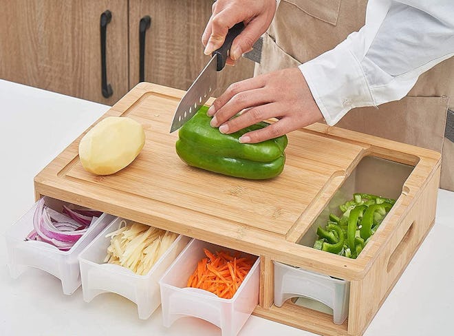WORTHYEAH Bamboo Cutting Board with Trays, Lids and Graters