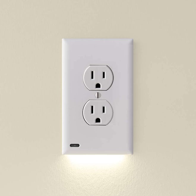 SnapPower Outlet Wall Plate with LED Night Lights