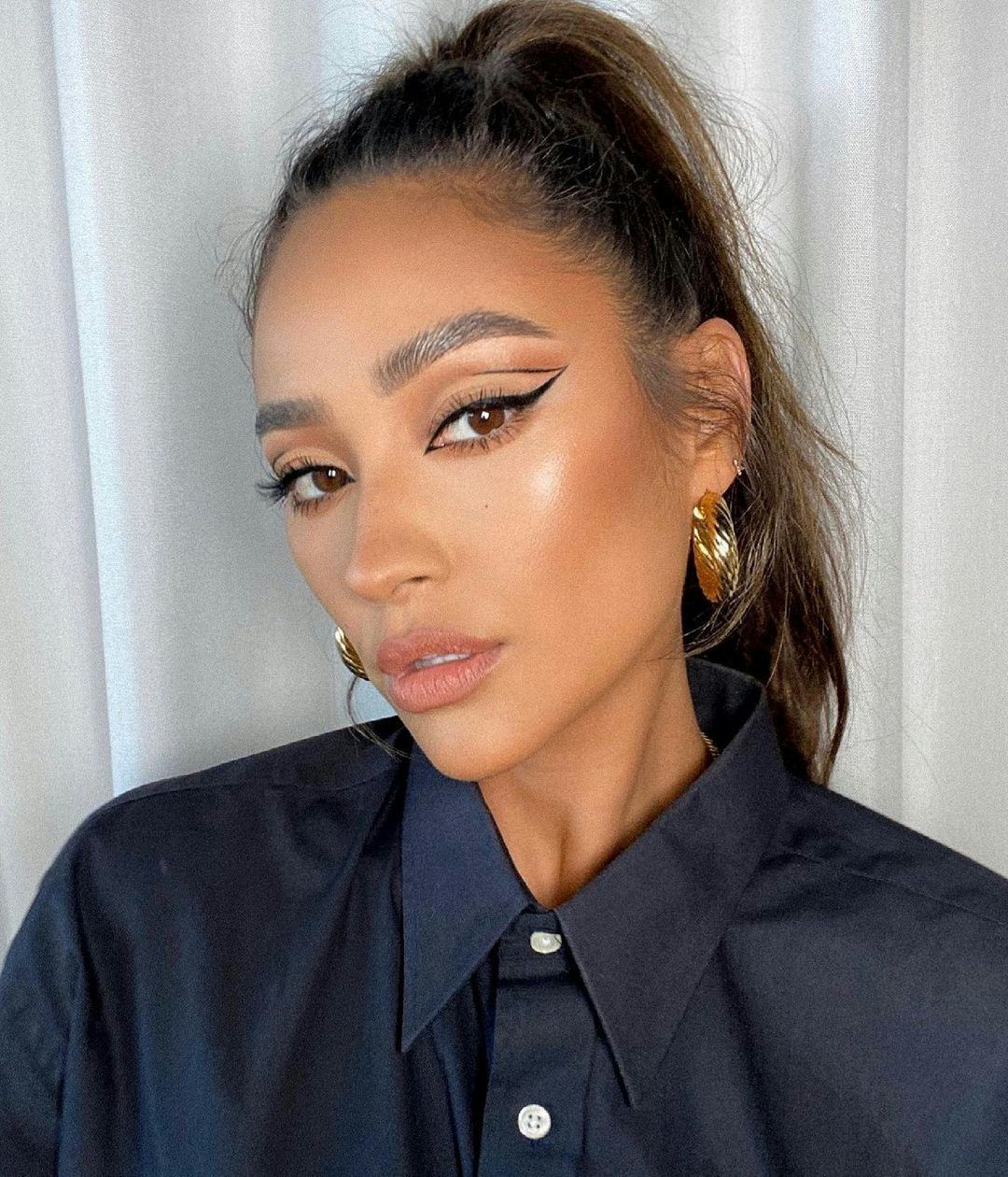 Graphic top eyeliner looks