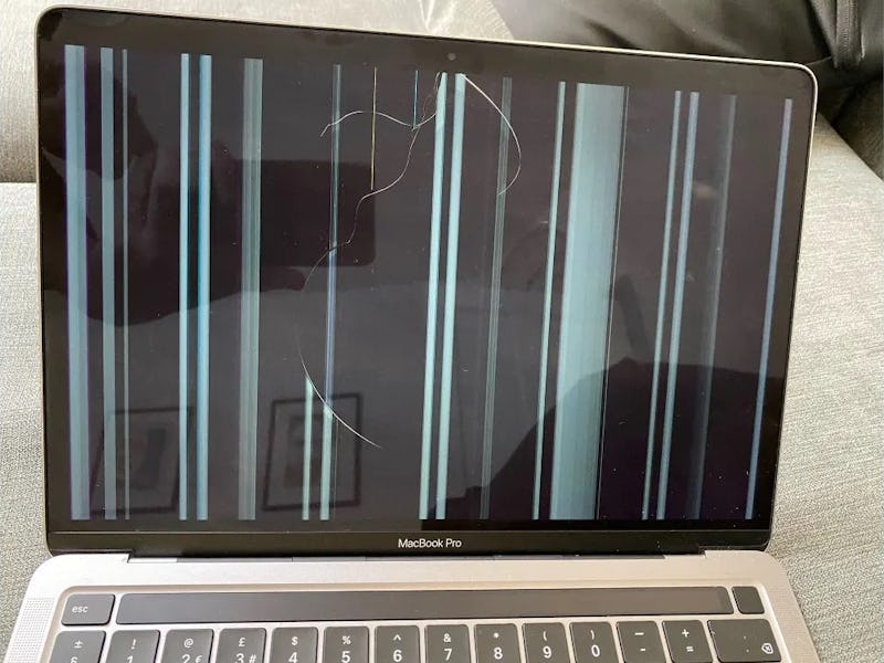 Cracked M1 MacBook screen evidence for class-action lawsuit