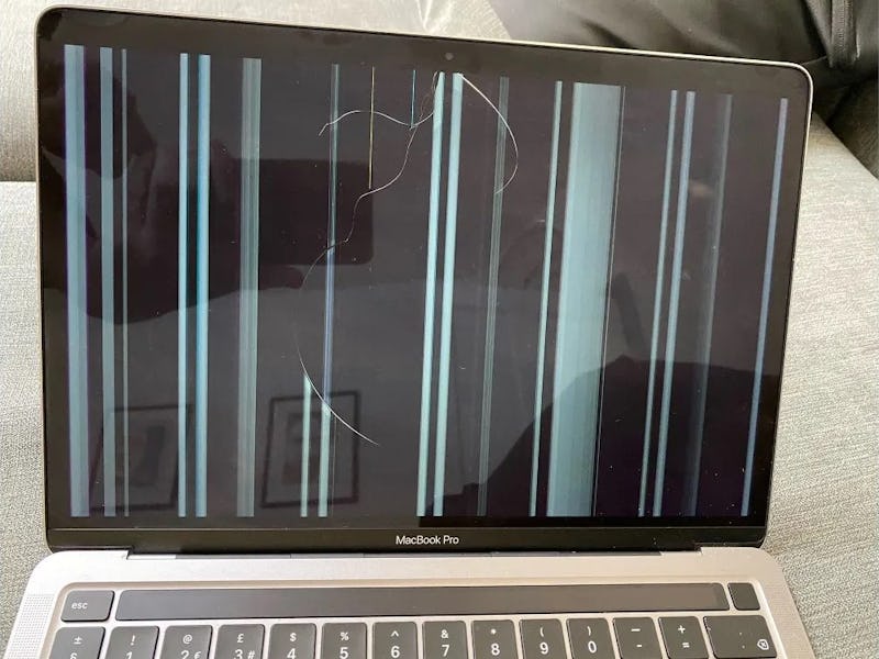 Cracked M1 MacBook screen evidence for class-action lawsuit