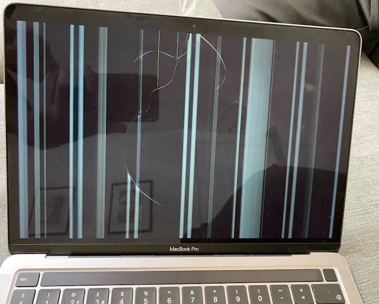 Cracked M1 MacBook screen evidence for class-action lawsuit