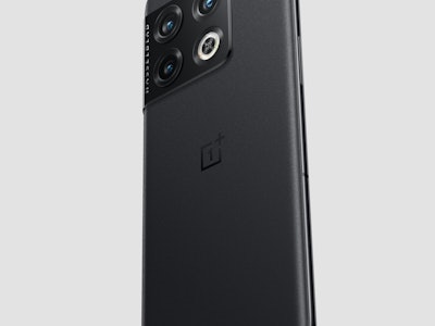 OnePlus 10 Pro display in Volcanic Black