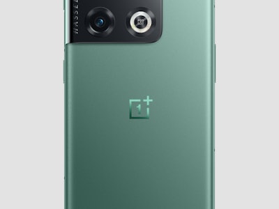 OnePlus 10 Pro display in Emerald Forest